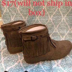 Women’s size 9 Mocassin type shoes